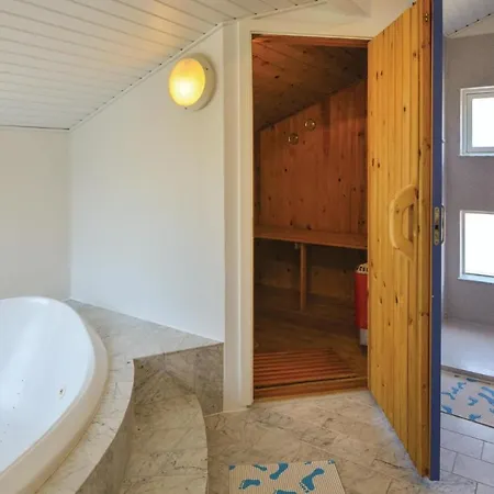 別荘 Four-bedroom In